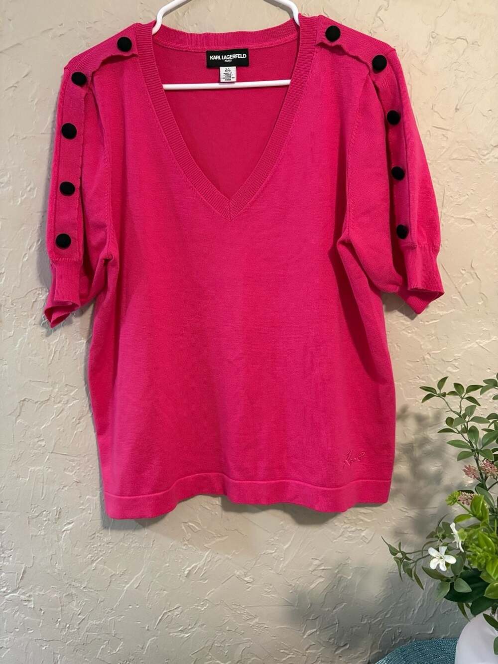 Karl Lagerfeld Paris Pink V-Neck (B1-12) Button Short Sleeve Sweater Size L